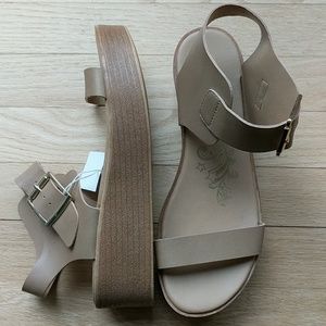 Women sandals 8 tan platform vegan